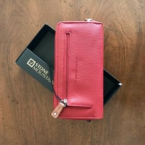 NWT Stone Mountain Leather wallet